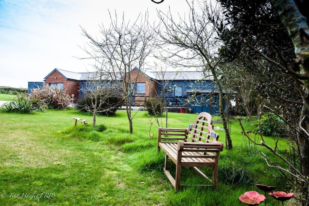 2 Bedroom Cottage Sleeps 4, With Pool Use, Sennen Exterior foto